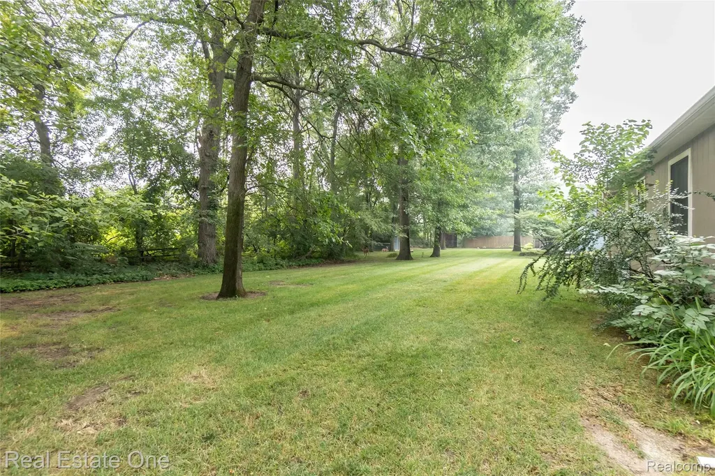 3190 Kenicott Drive Commerce Charter Township MI 48390