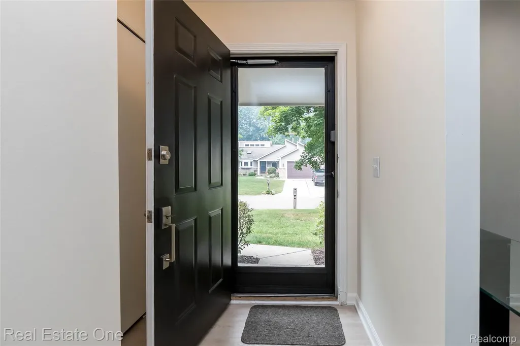 3190 Kenicott Drive Commerce Charter Township MI 48390