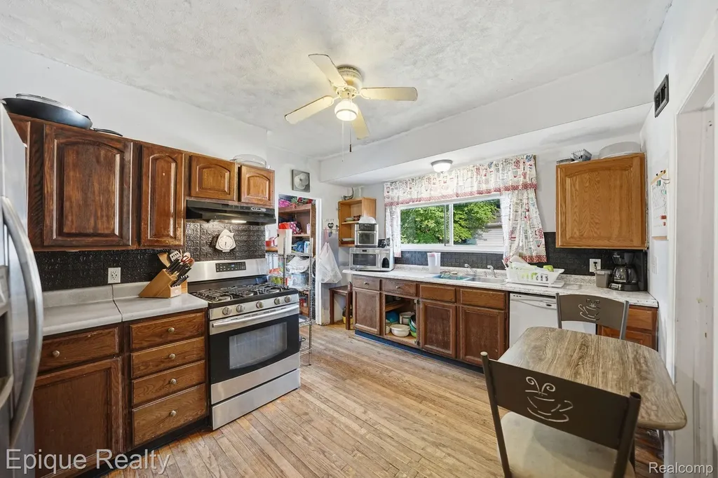 75 E Cicotte Street River Rouge City MI 48218
