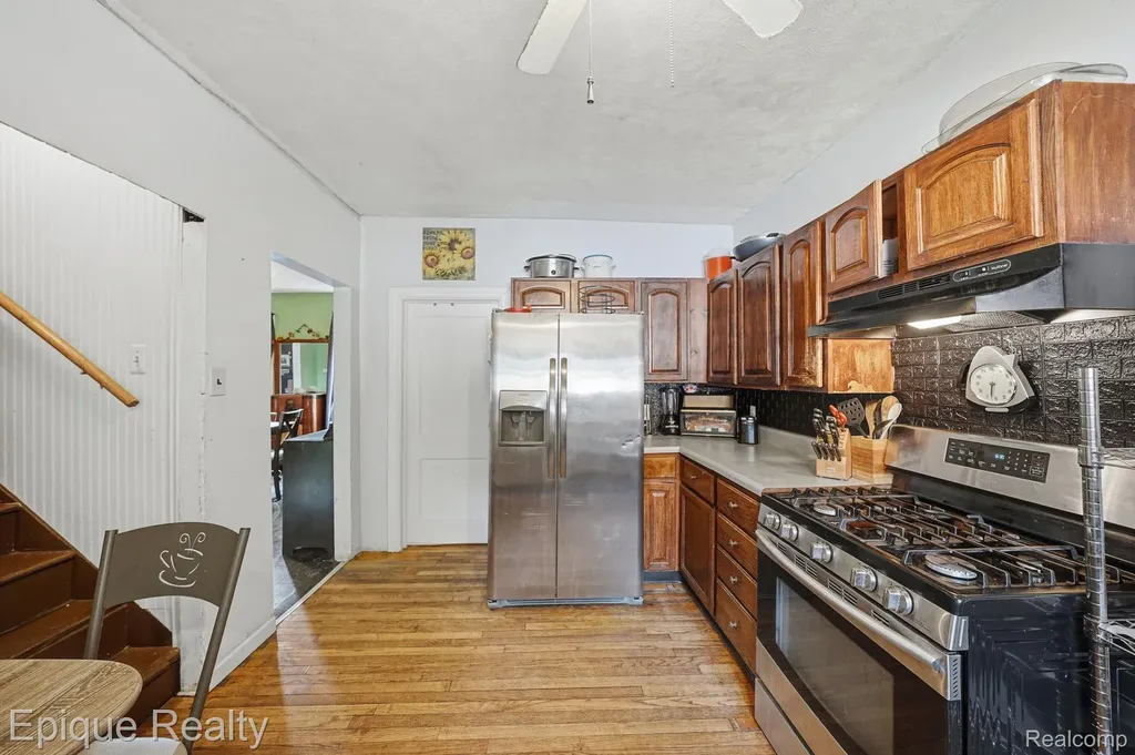 75 E Cicotte Street River Rouge City MI 48218