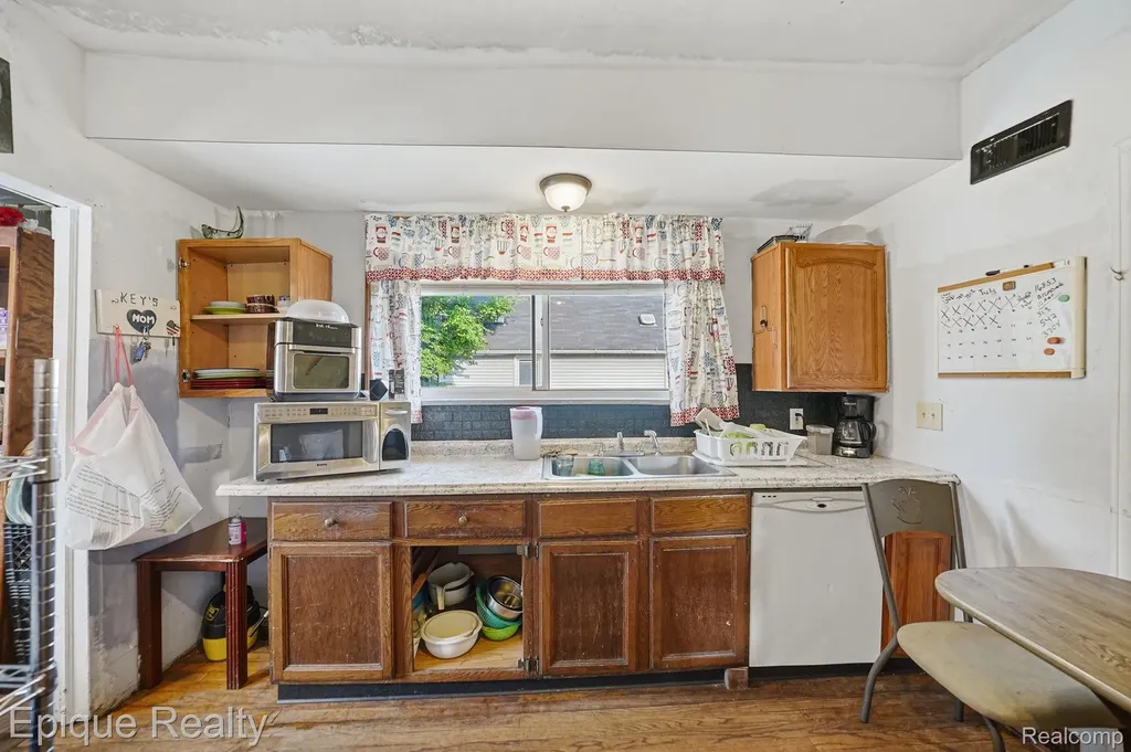 75 E Cicotte Street River Rouge City MI 48218