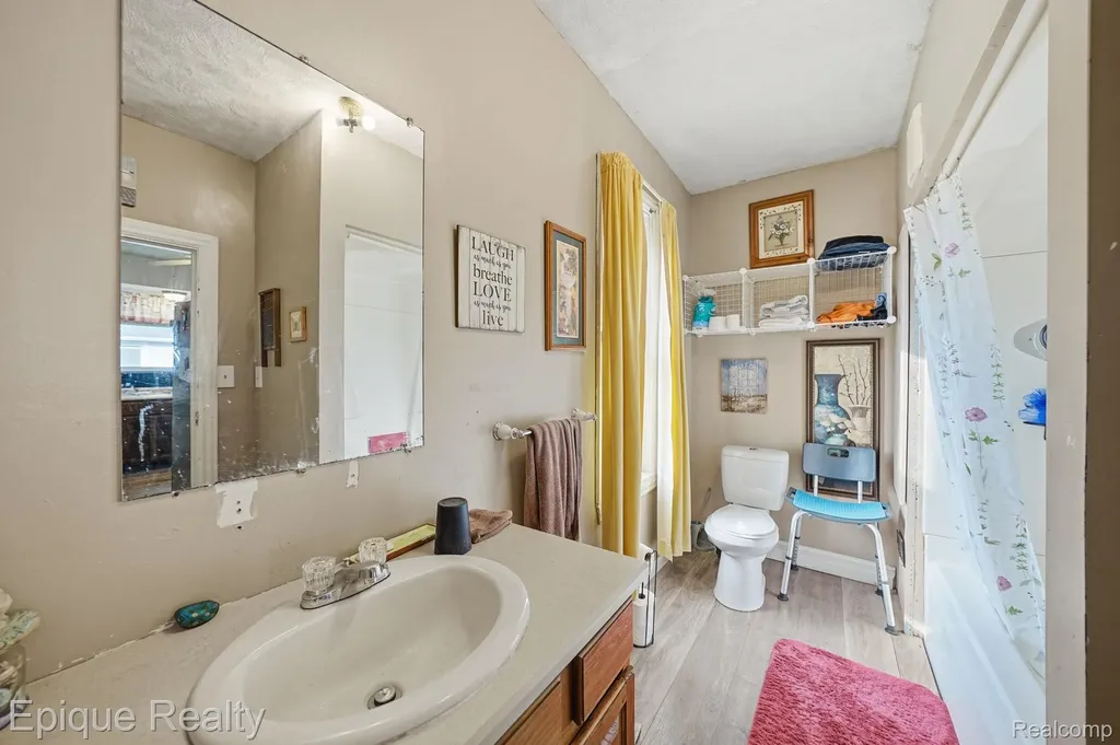 75 E Cicotte Street River Rouge City MI 48218