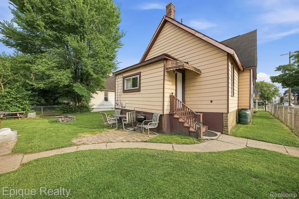 75 E Cicotte Street River Rouge City MI 48218