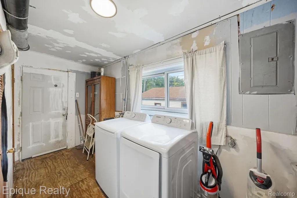 75 E Cicotte Street River Rouge City MI 48218