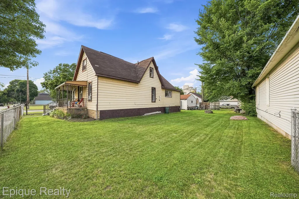 75 E Cicotte Street River Rouge City MI 48218