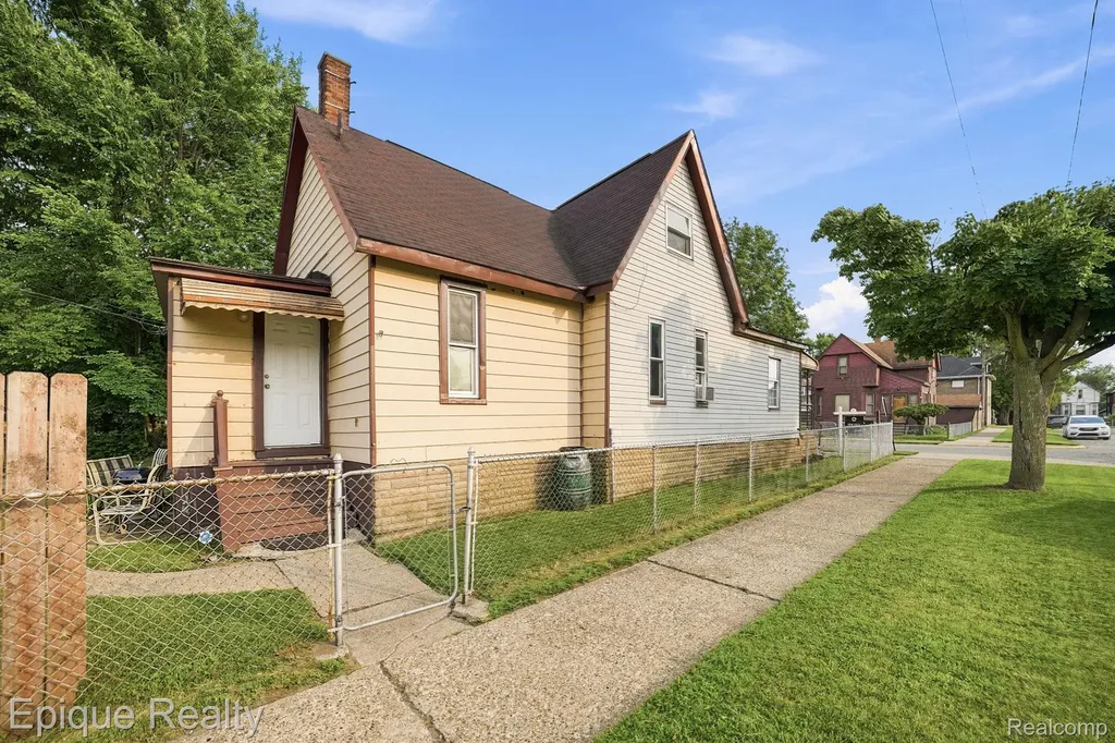 75 E Cicotte Street River Rouge City MI 48218