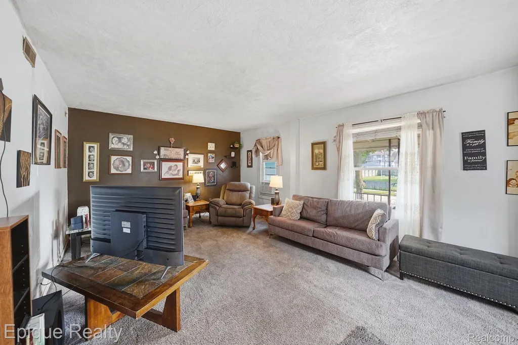 75 E Cicotte Street River Rouge City MI 48218