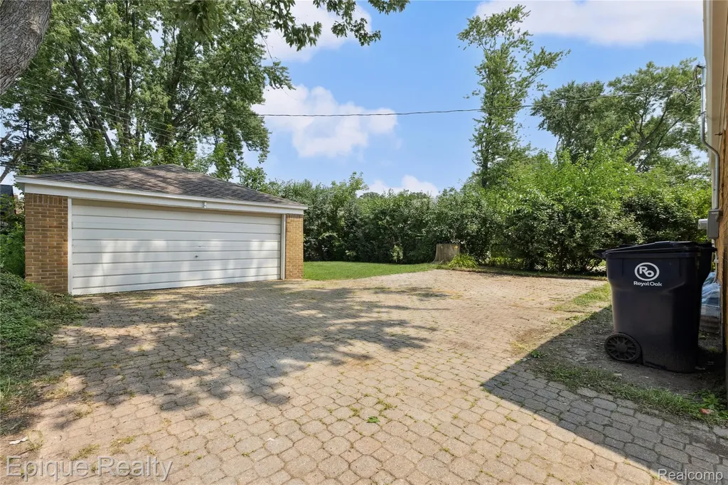 1808 W 12 Mile Road Royal Oak City MI 48073