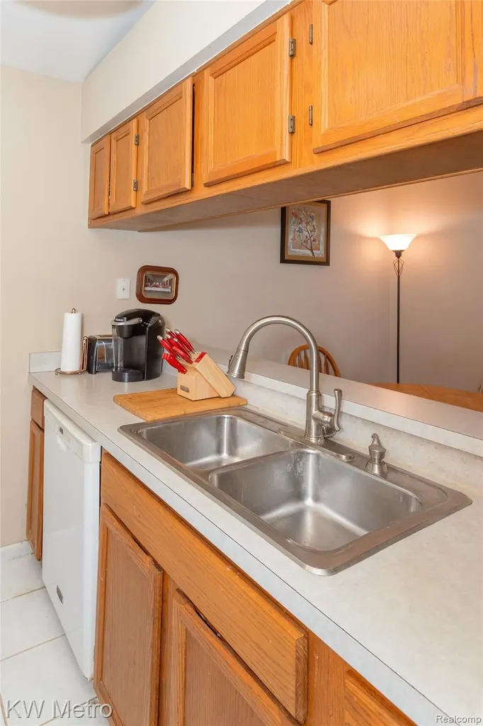 29948 Utica Road Roseville City MI 48066
