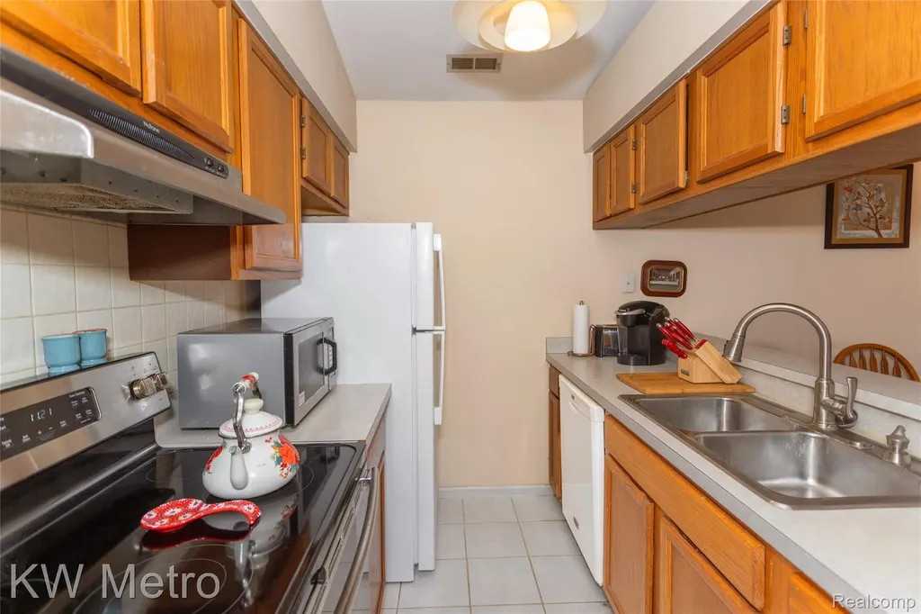 29948 Utica Road Roseville City MI 48066