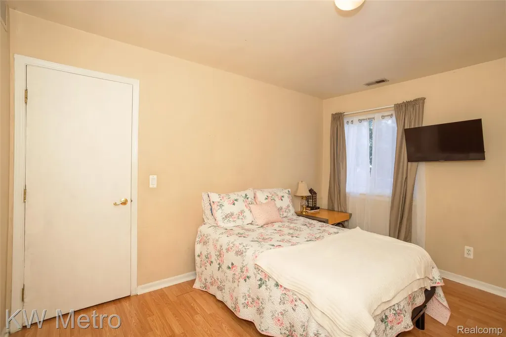 29948 Utica Road Roseville City MI 48066