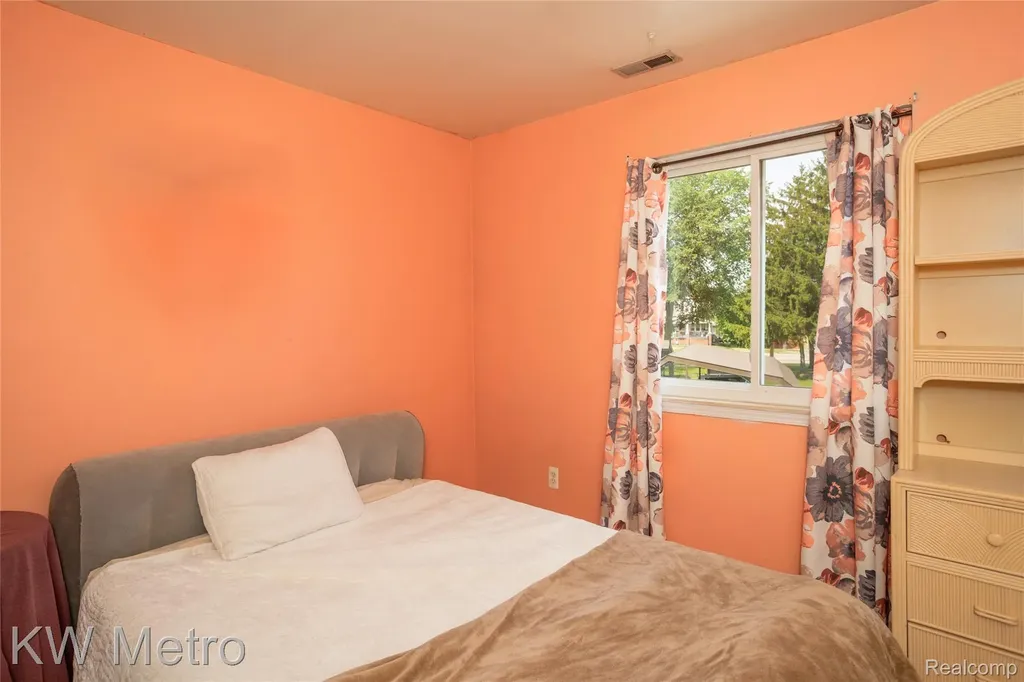 29948 Utica Road Roseville City MI 48066