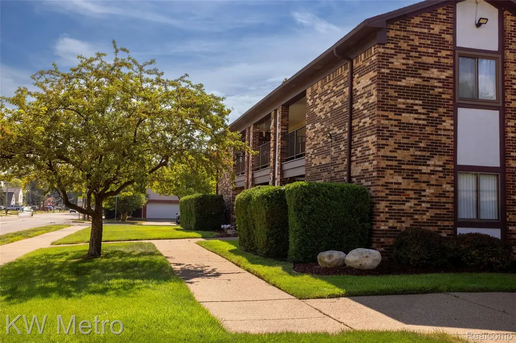 29948 Utica Road Roseville City MI 48066