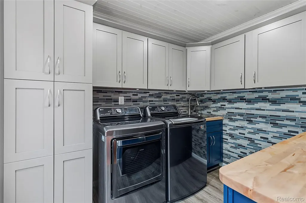 50309 Bellaire Drive Chesterfield Township MI 48047