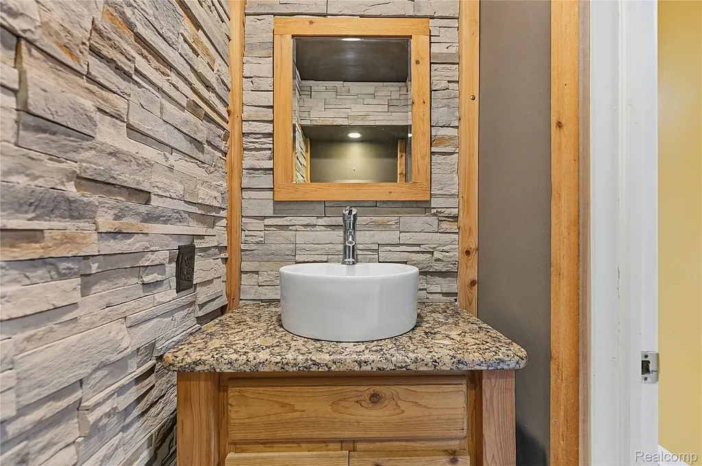 50309 Bellaire Drive Chesterfield Township MI 48047