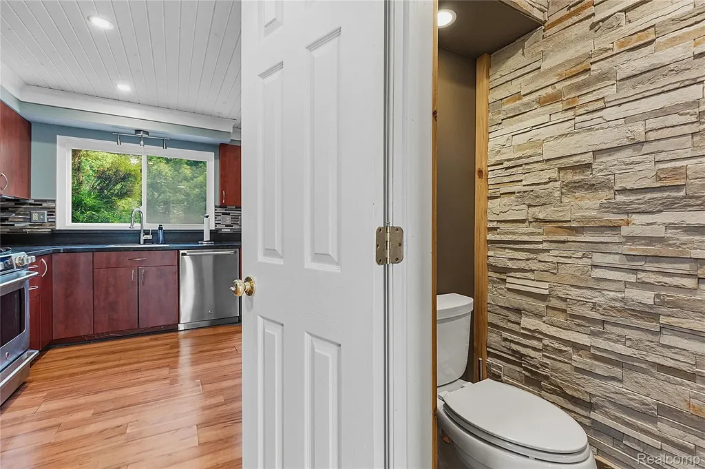 50309 Bellaire Drive Chesterfield Township MI 48047