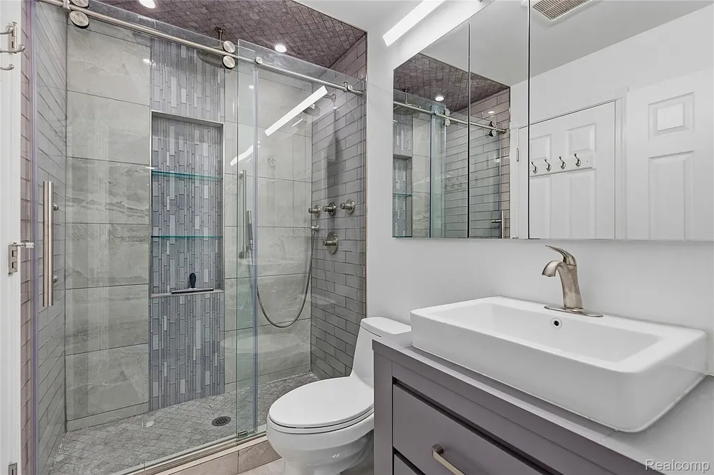 50309 Bellaire Drive Chesterfield Township MI 48047