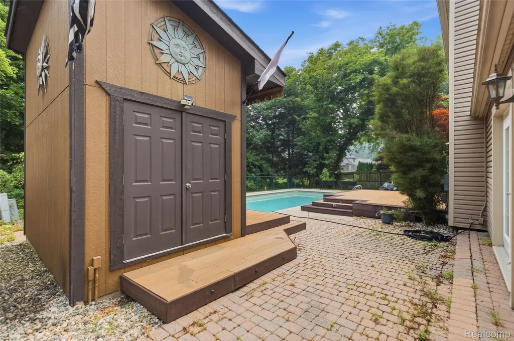 50309 Bellaire Drive Chesterfield Township MI 48047