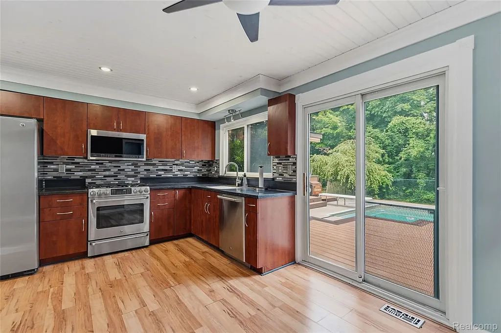 50309 Bellaire Drive Chesterfield Township MI 48047