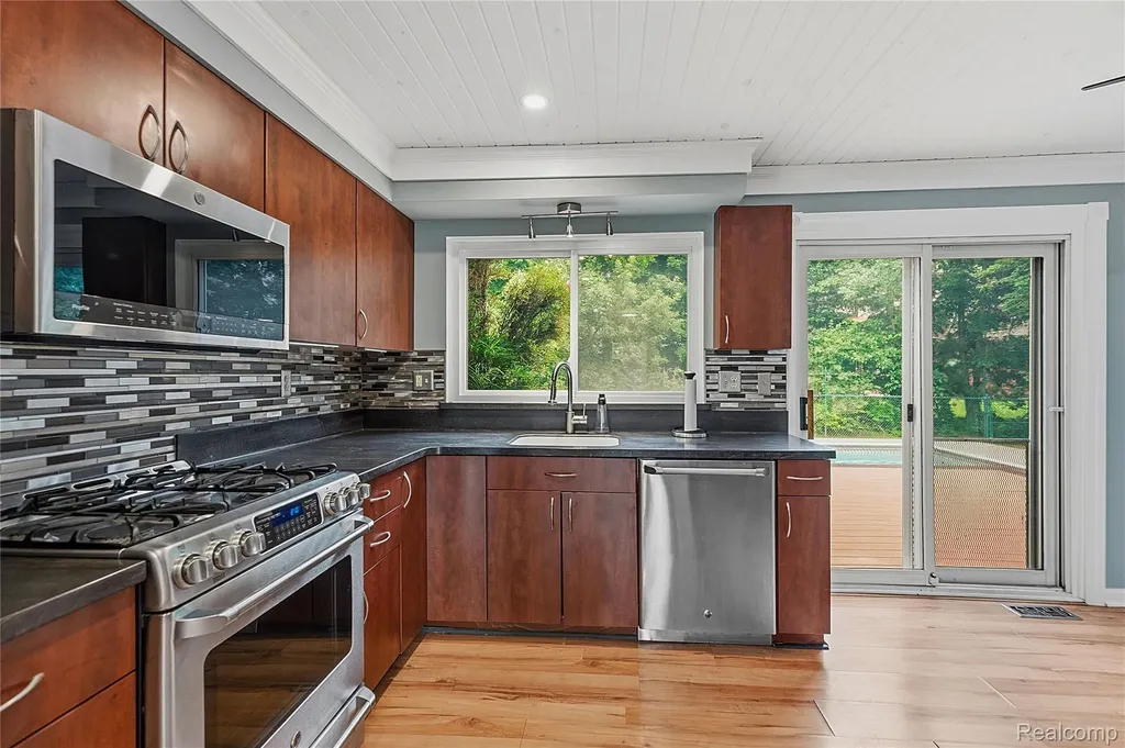 50309 Bellaire Drive Chesterfield Township MI 48047