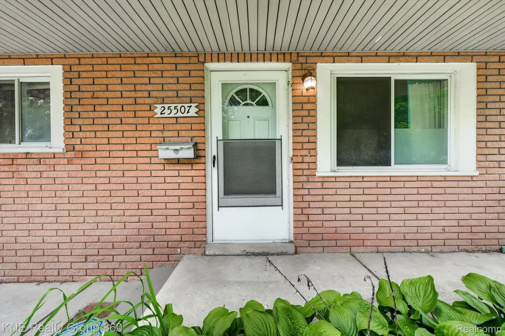 25507 Keeler Road Redford Charter Township MI 48239