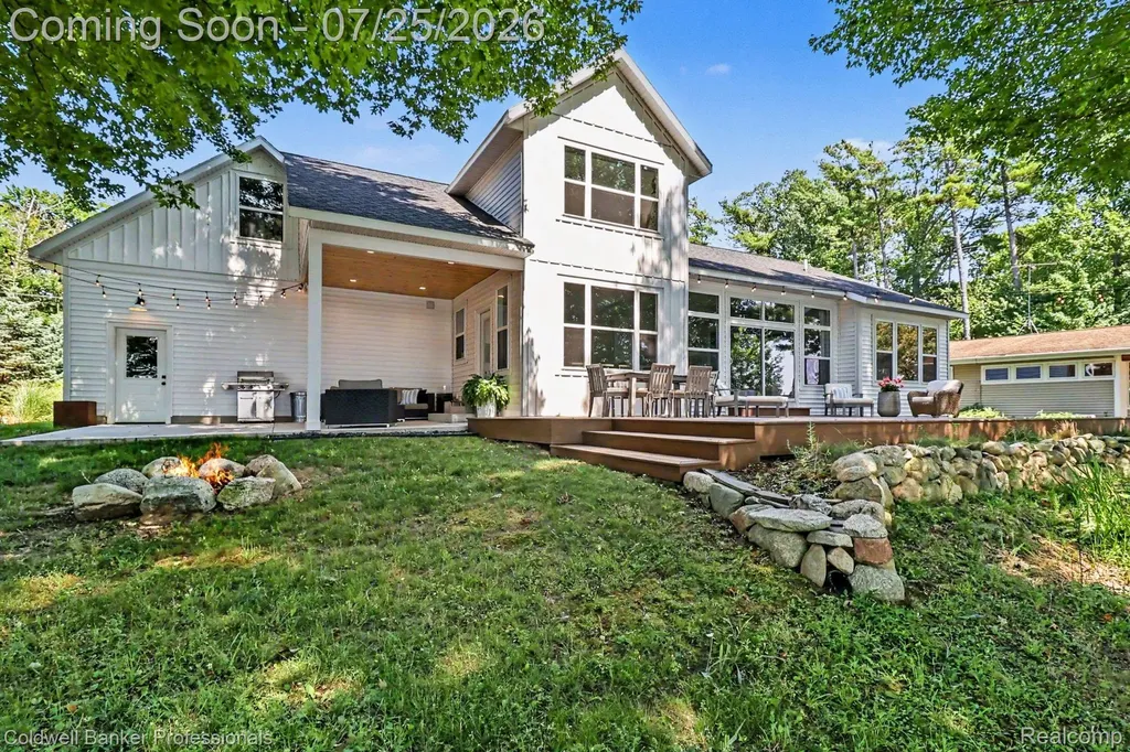 5253 W Lakeview Drive Pentwater Township MI 49449