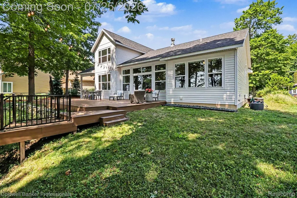 5253 W Lakeview Drive Pentwater Township MI 49449