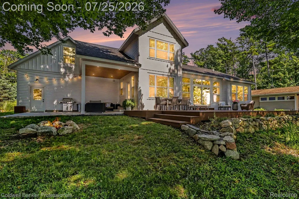 5253 W Lakeview Drive Pentwater Township MI 49449