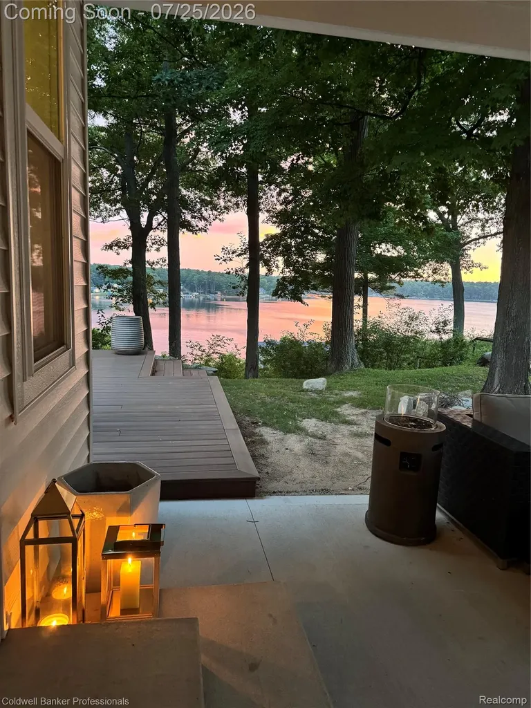 5253 W Lakeview Drive Pentwater Township MI 49449