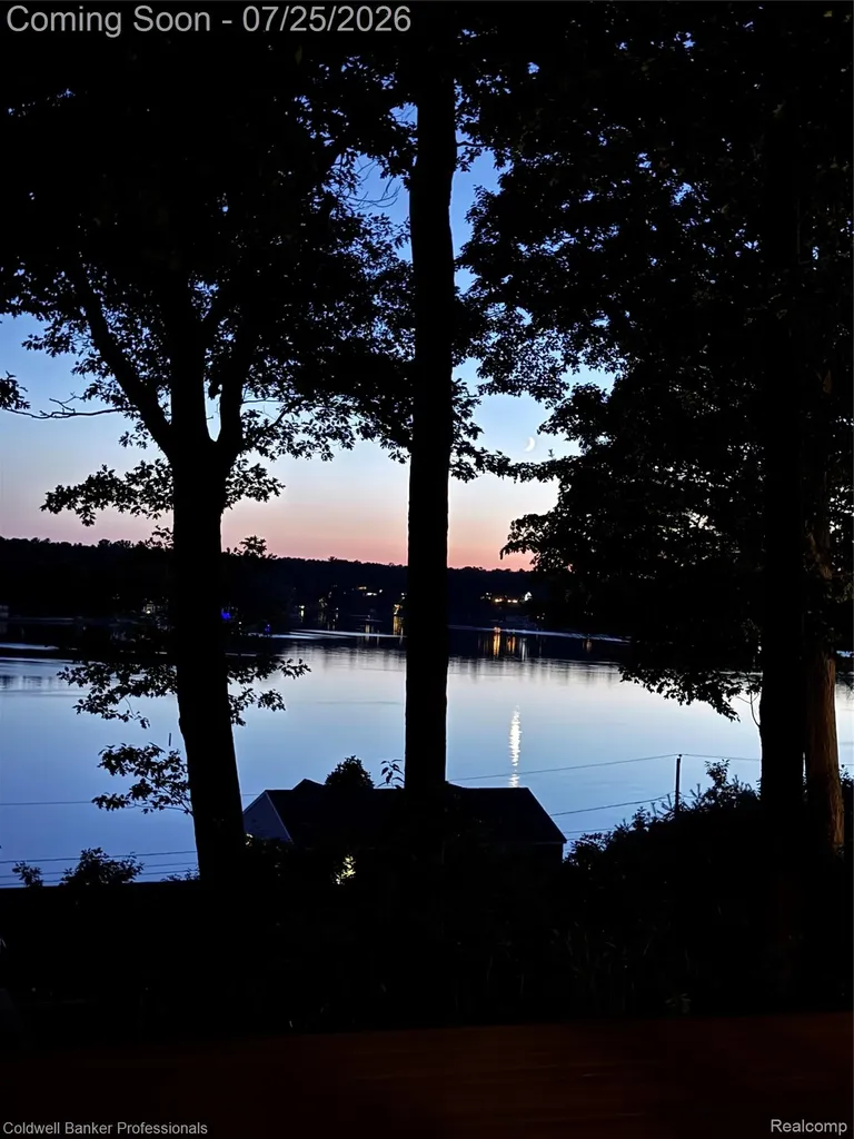 5253 W Lakeview Drive Pentwater Township MI 49449