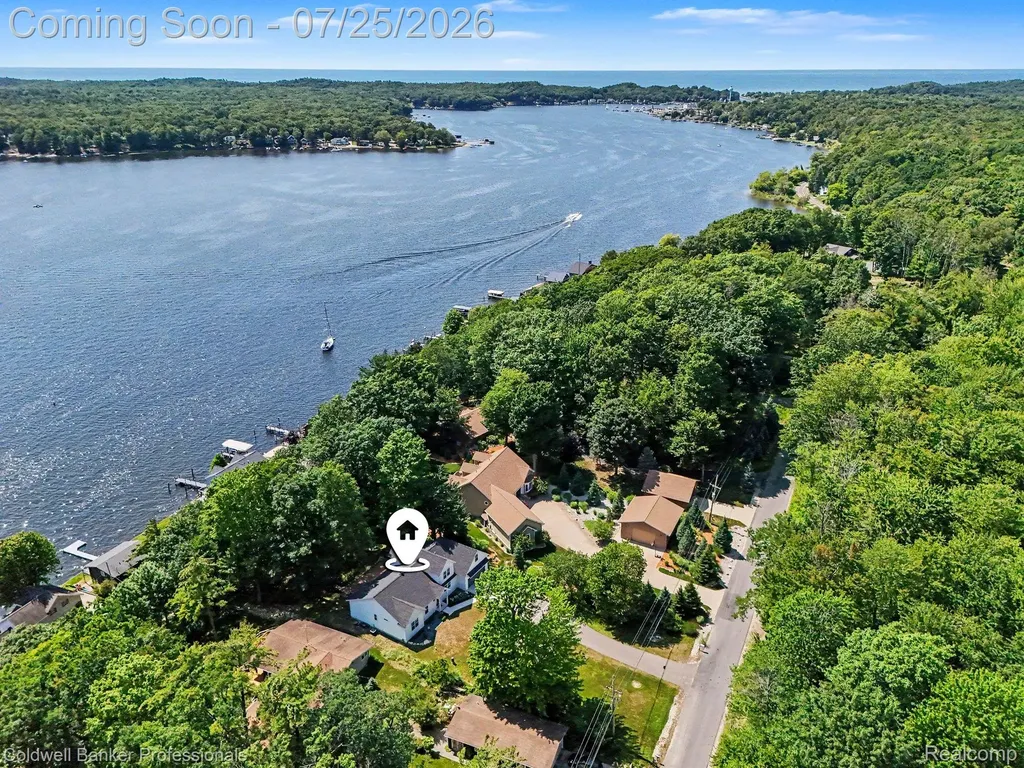 5253 W Lakeview Drive Pentwater Township MI 49449