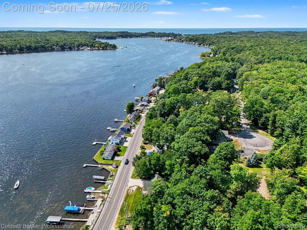 5253 W Lakeview Drive Pentwater Township MI 49449