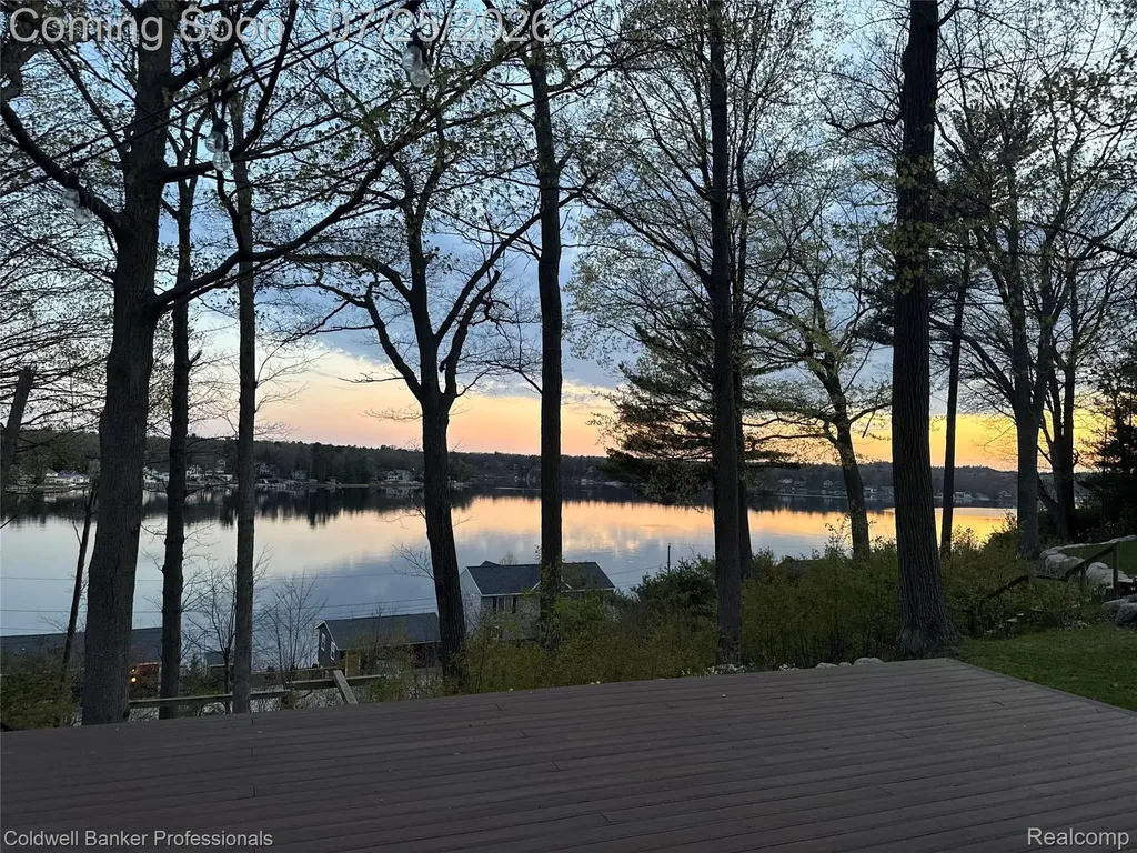 5253 W Lakeview Drive Pentwater Township MI 49449