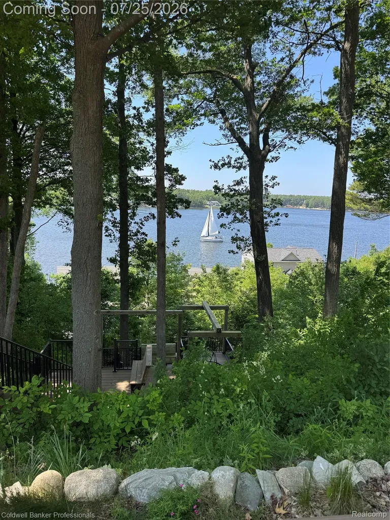 5253 W Lakeview Drive Pentwater Township MI 49449