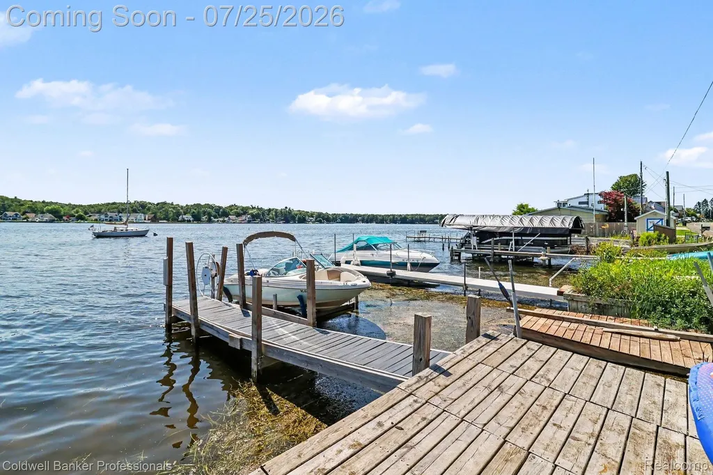 5253 W Lakeview Drive Pentwater Township MI 49449