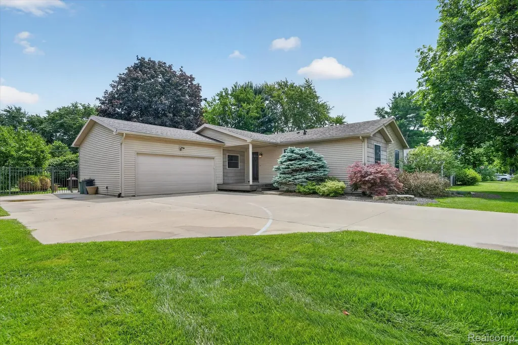 Green Oak Township MI, 6409 Hollyhock Trail