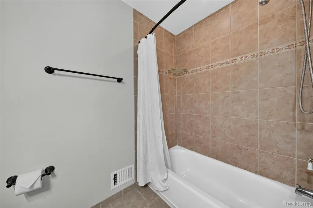 6409 Hollyhock Trail Green Oak Township MI 48116
