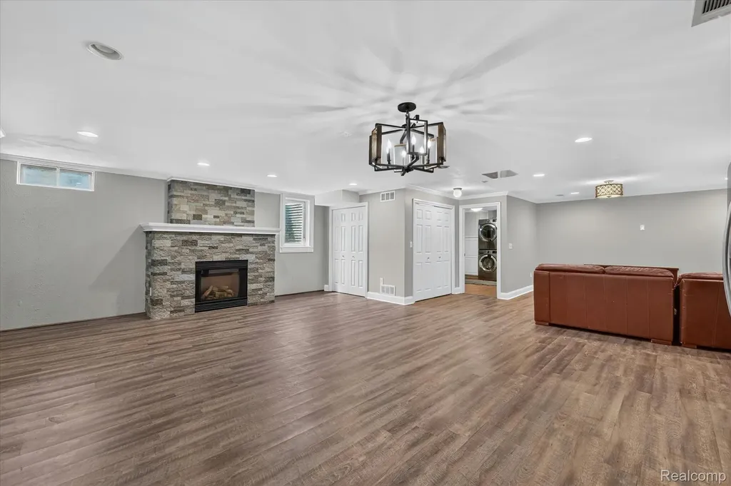 6409 Hollyhock Trail Green Oak Township MI 48116