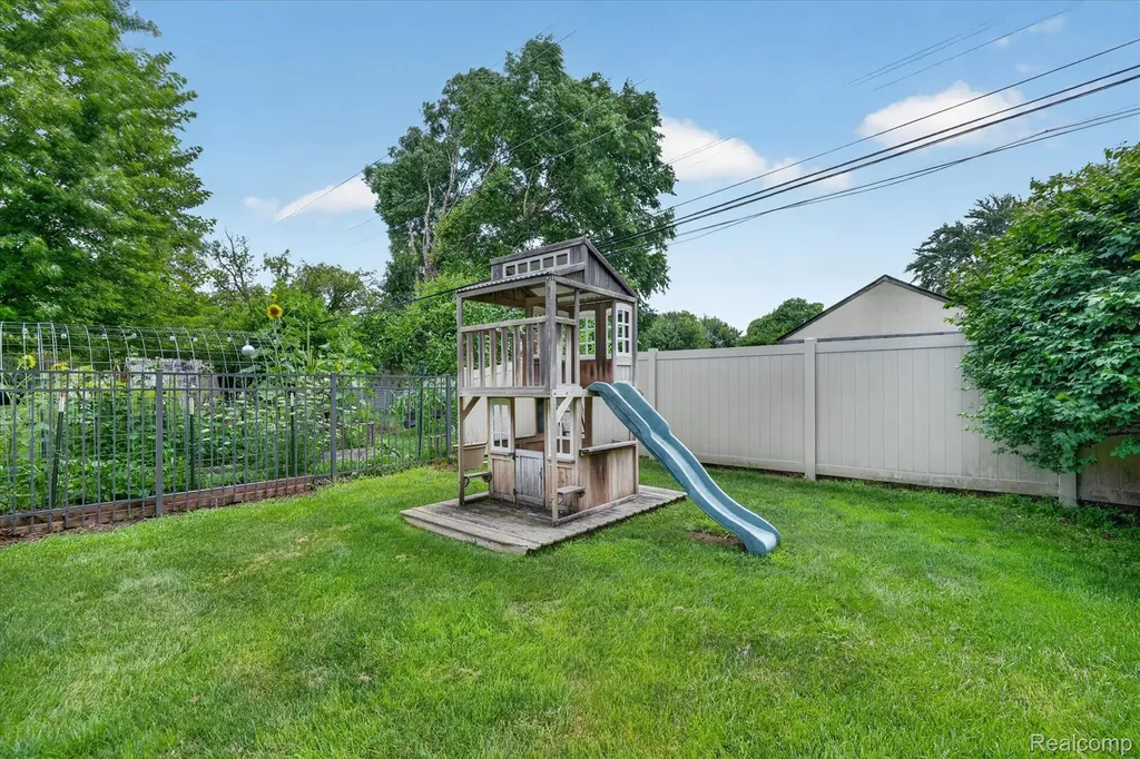 6409 Hollyhock Trail Green Oak Township MI 48116