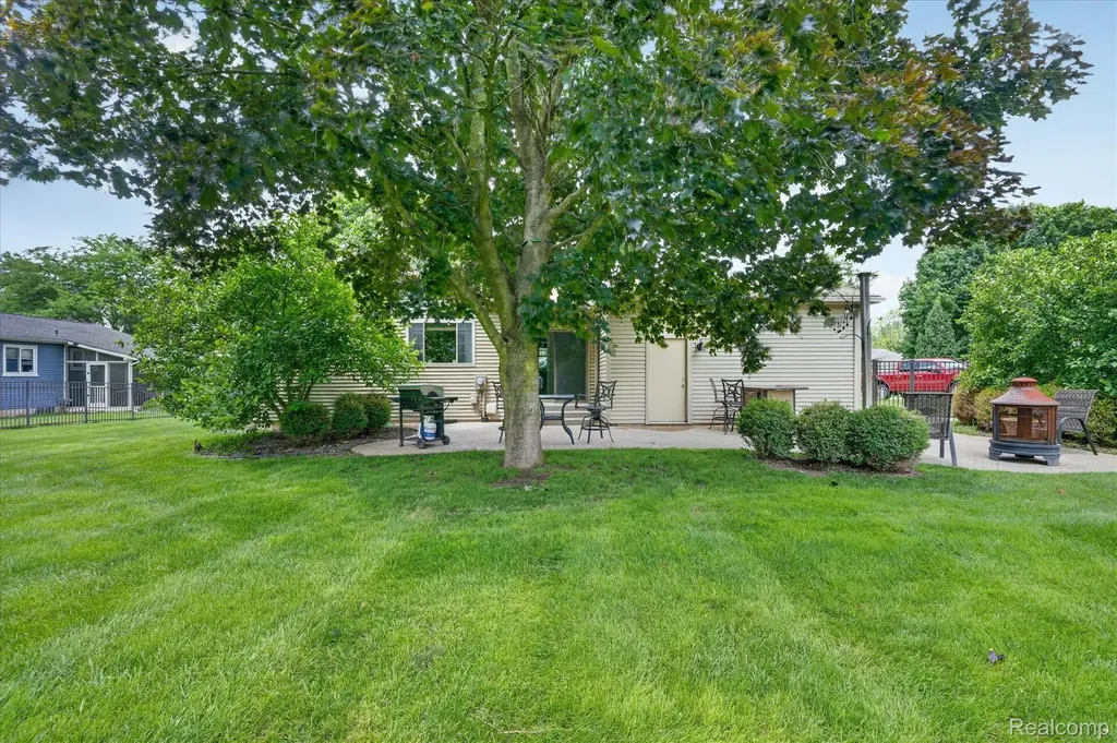 6409 Hollyhock Trail Green Oak Township MI 48116