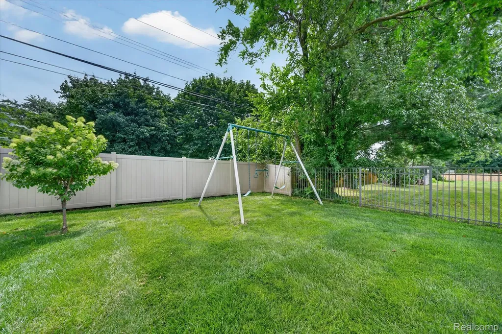 6409 Hollyhock Trail Green Oak Township MI 48116