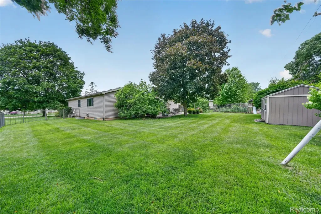 6409 Hollyhock Trail Green Oak Township MI 48116