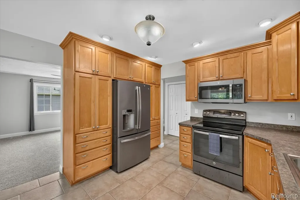 6409 Hollyhock Trail Green Oak Township MI 48116