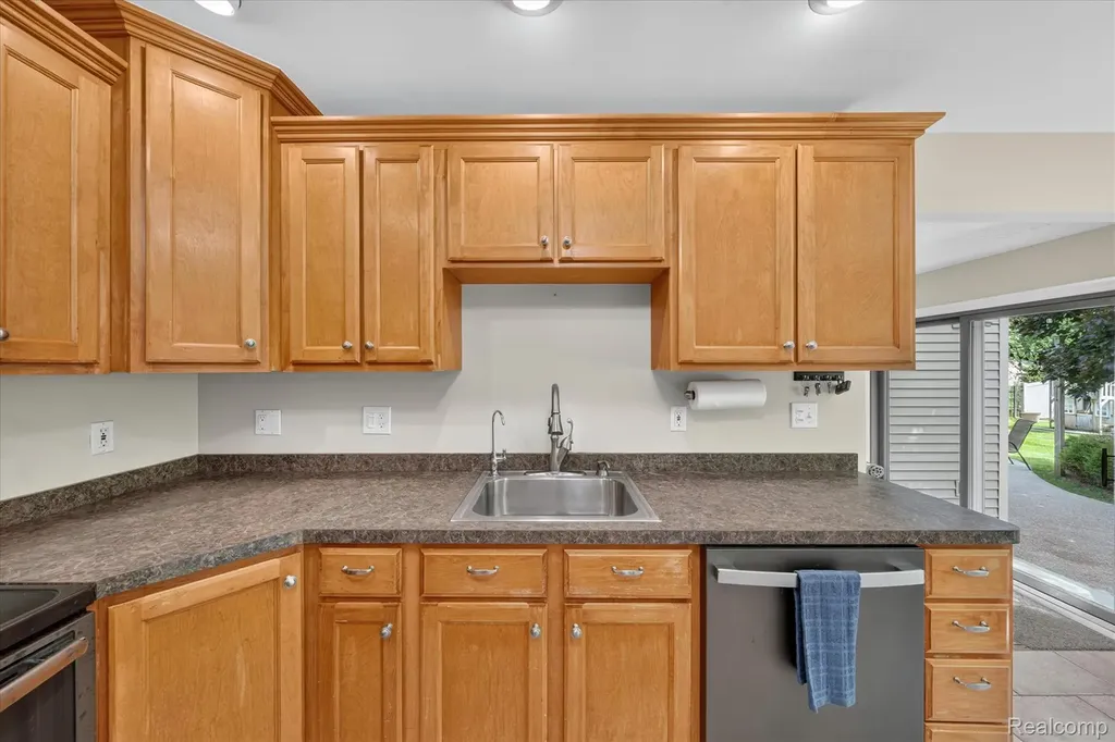 6409 Hollyhock Trail Green Oak Township MI 48116