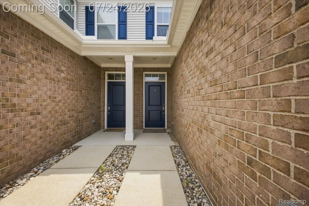 8678 Pioneer Street Washington Township MI 48094