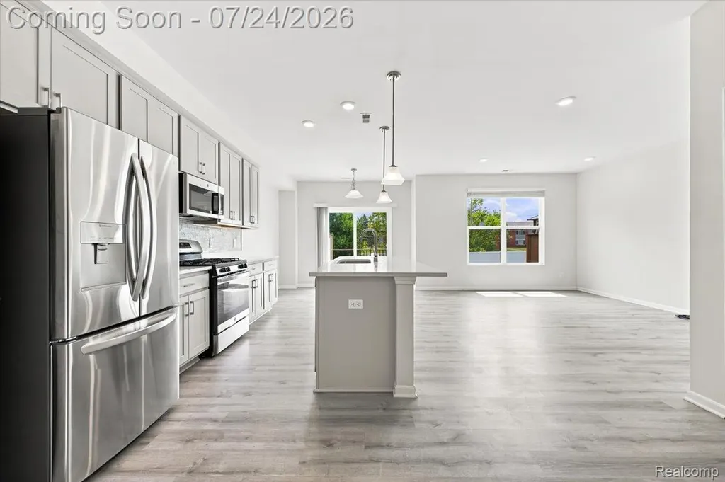 8678 Pioneer Street Washington Township MI 48094