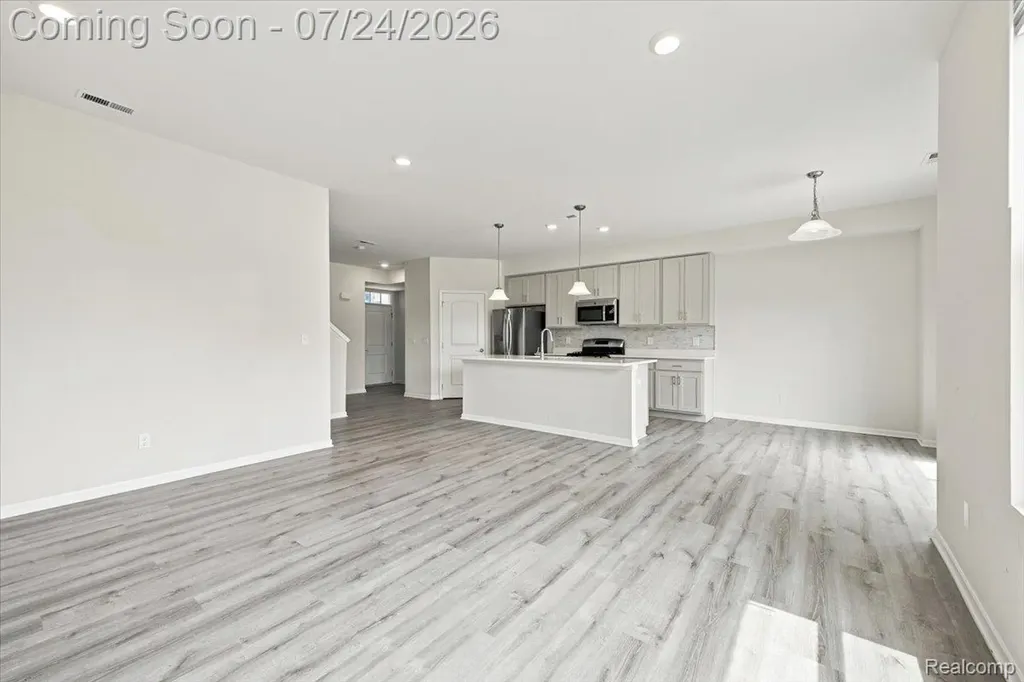 8678 Pioneer Street Washington Township MI 48094