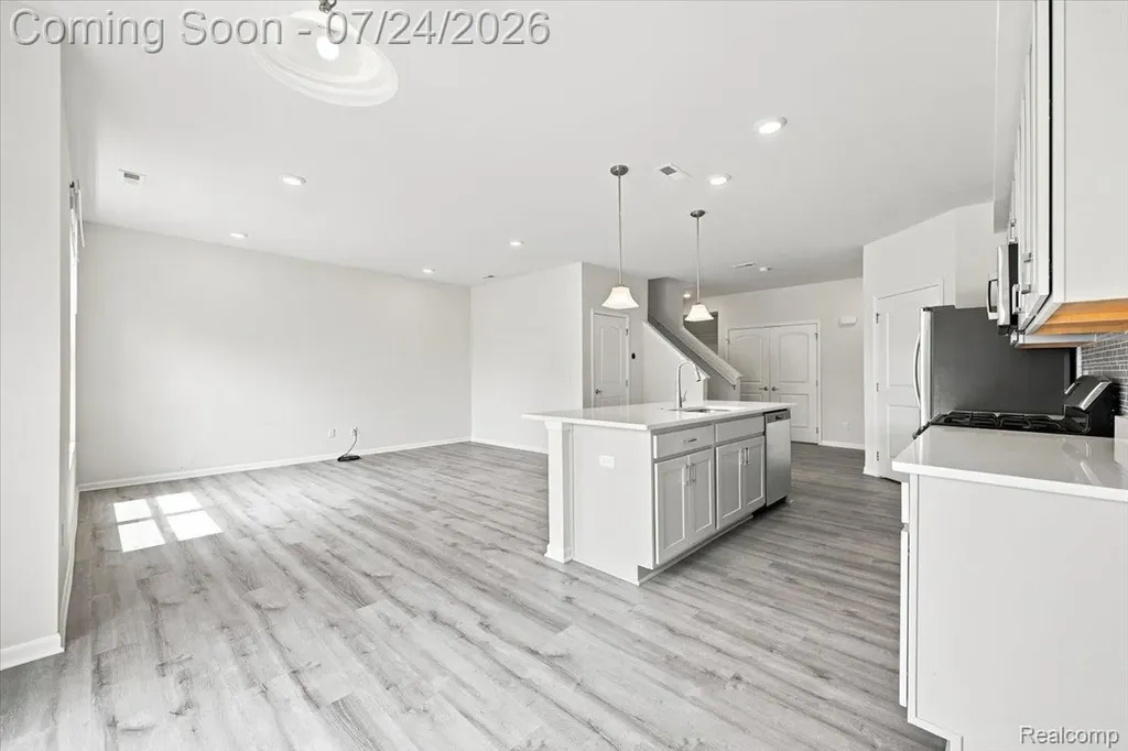 8678 Pioneer Street Washington Township MI 48094