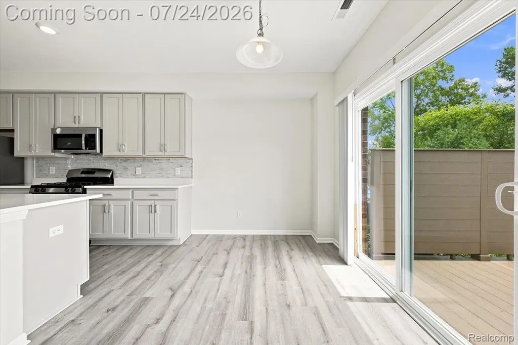 8678 Pioneer Street Washington Township MI 48094