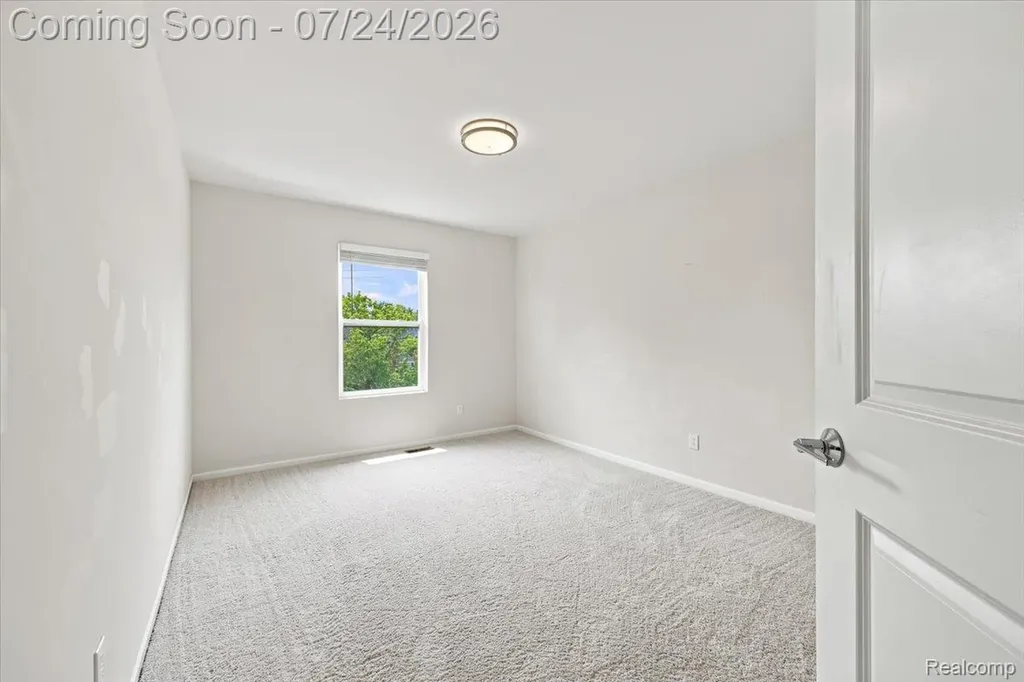 8678 Pioneer Street Washington Township MI 48094
